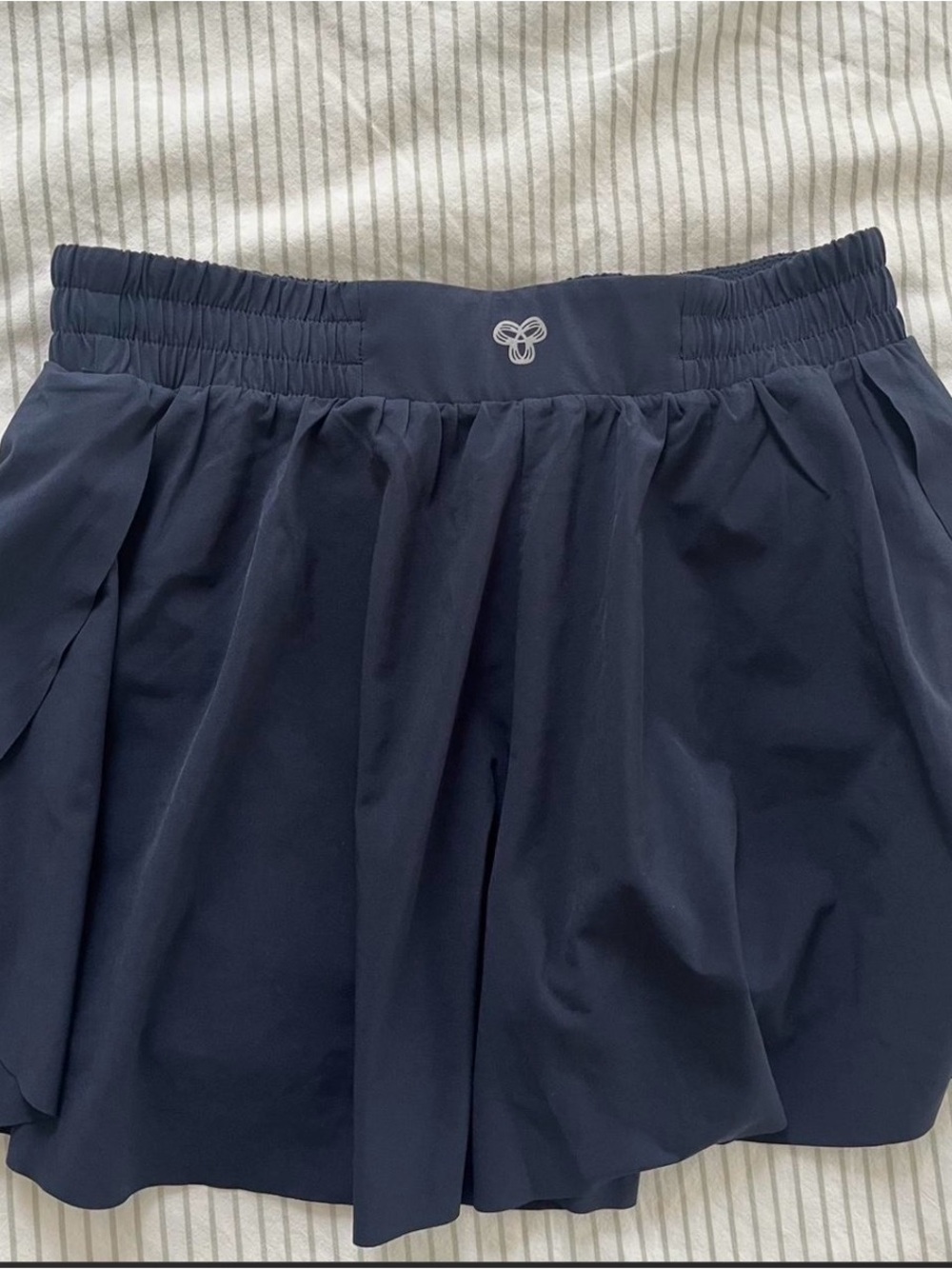 Aritiza navy blue shorts